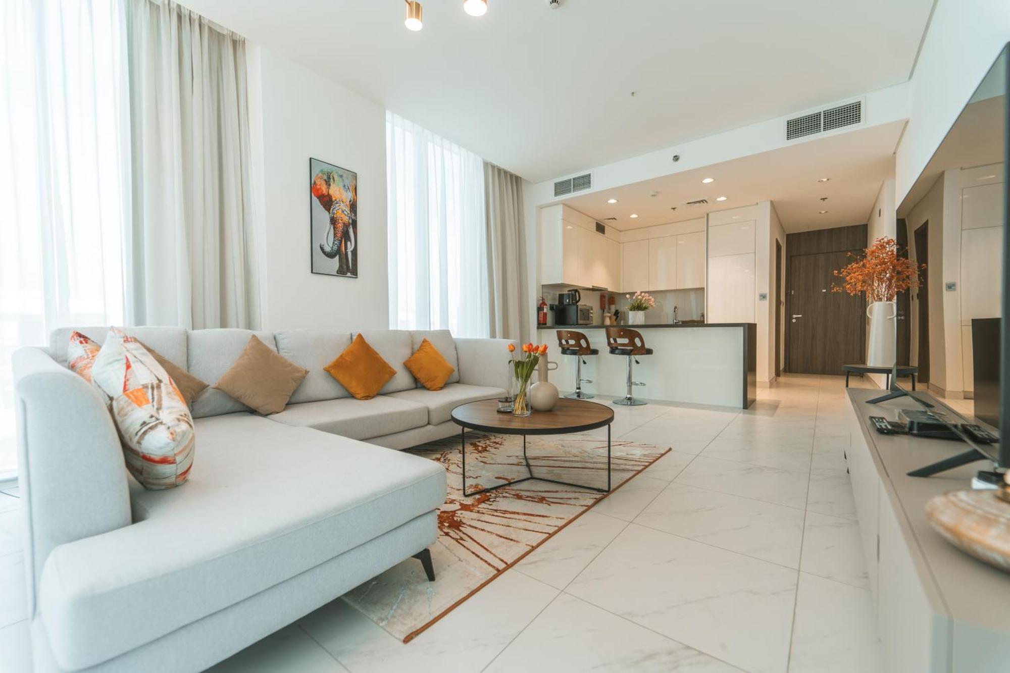 Amazing 1 Bedroom View With Balcony *