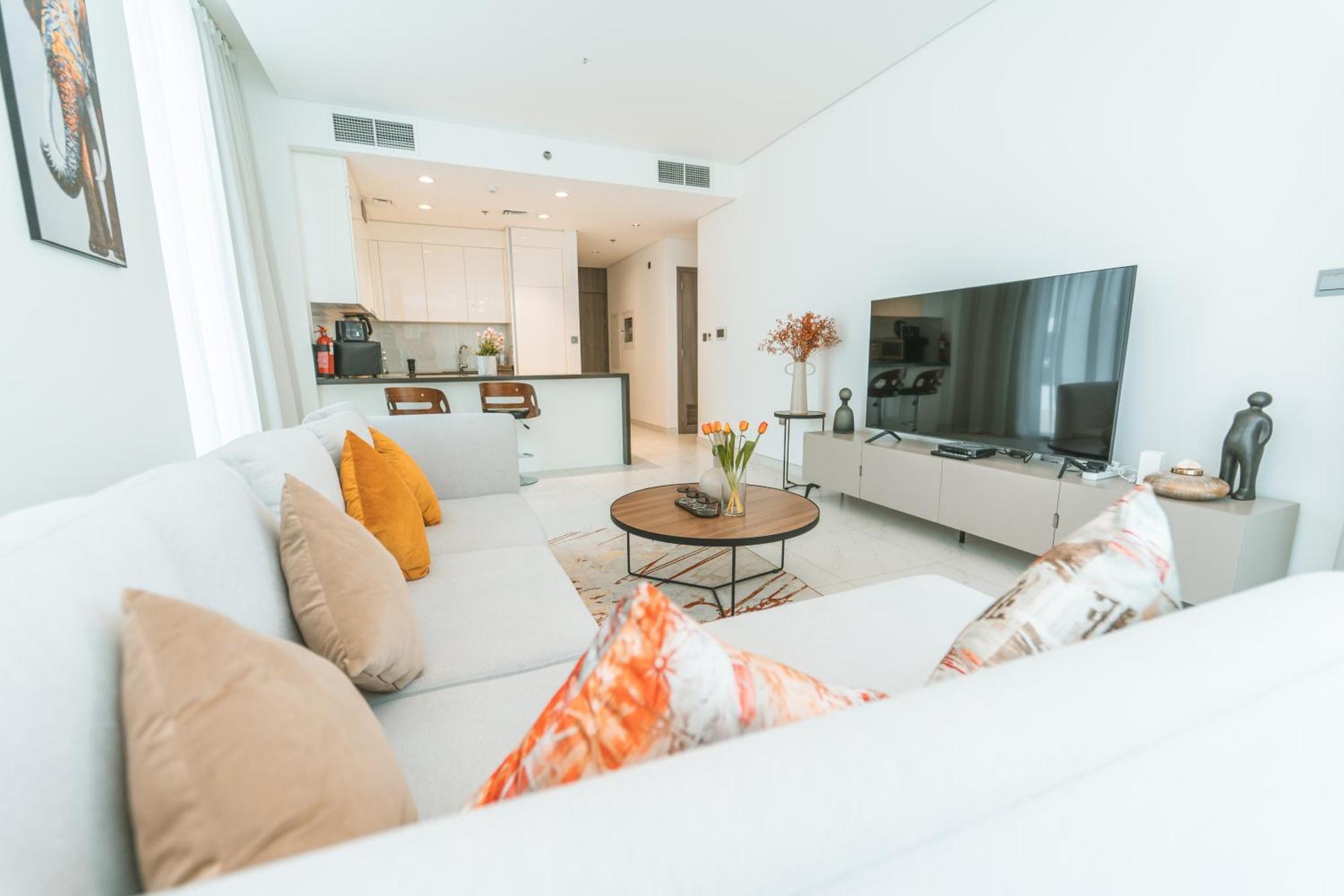 Amazing 1 Bedroom View With Balcony