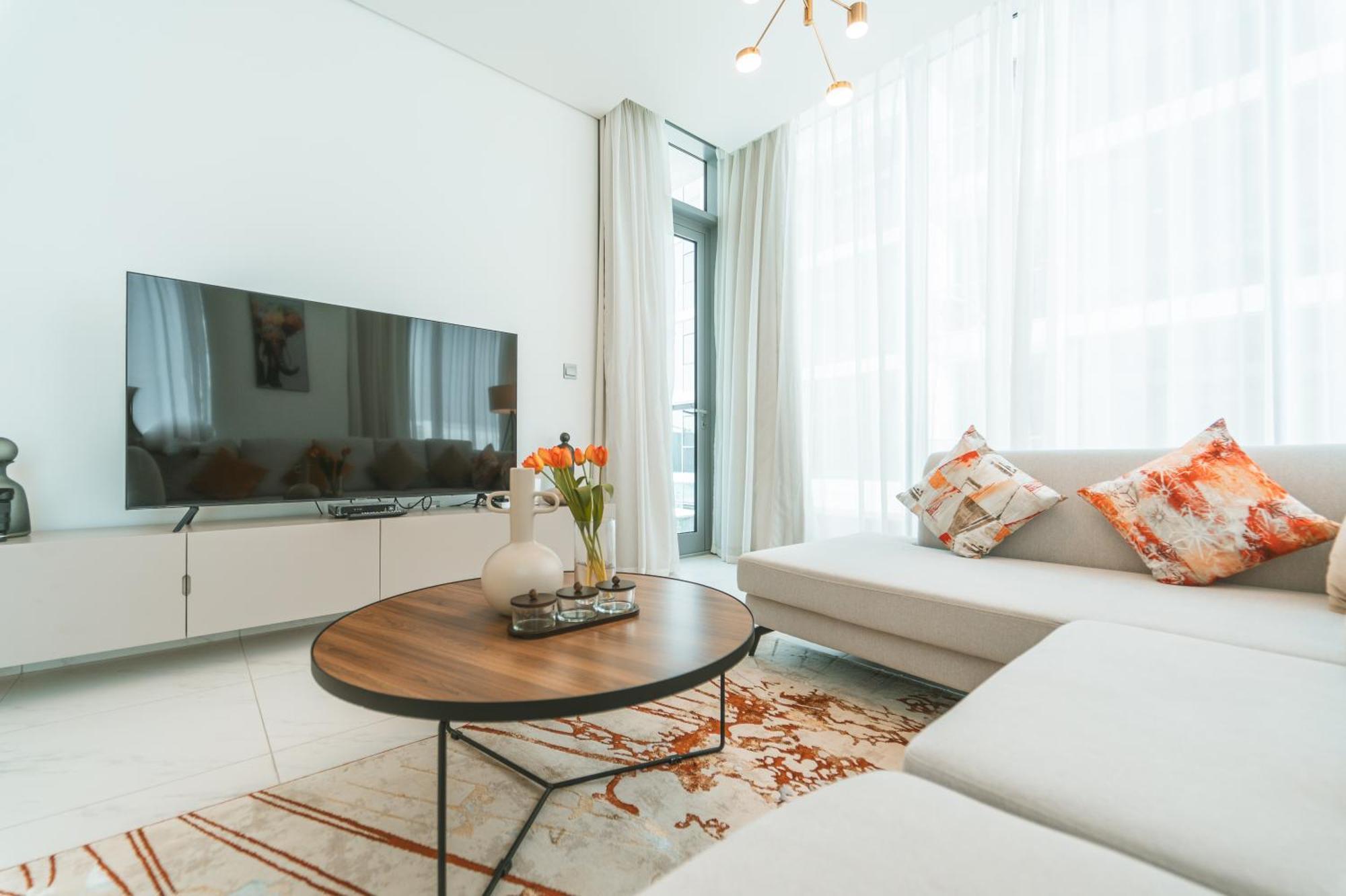 Amazing 1 Bedroom View With Balcony *