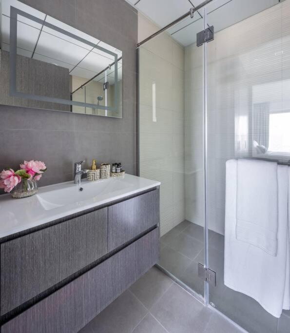 Stylish 1bd In Al Barsha W/ Great View And Jacuzzi *