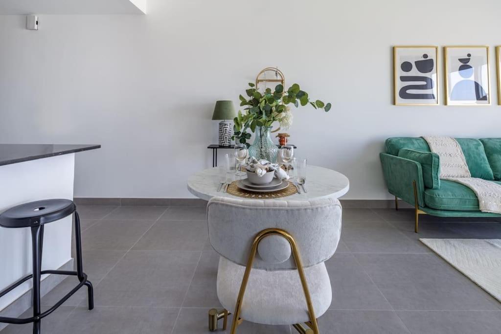 Stylish 1bd In Al Barsha W/ Great View And Jacuzzi Apartment *