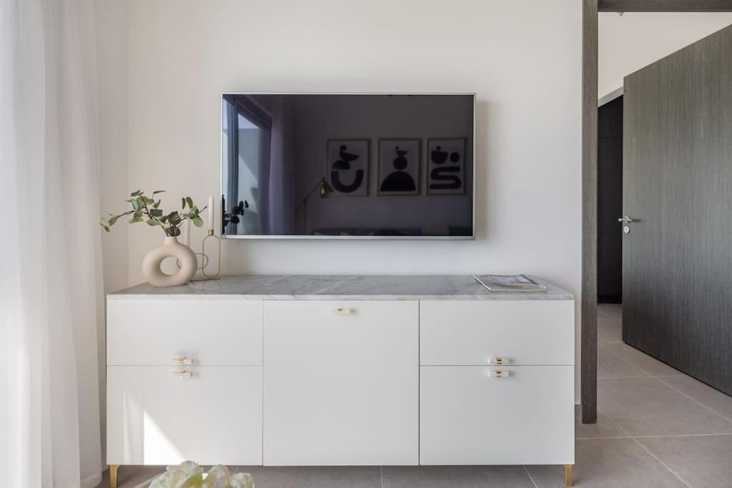 Apartment Stylish 1bd In Al Barsha W/ Great View And Jacuzzi *