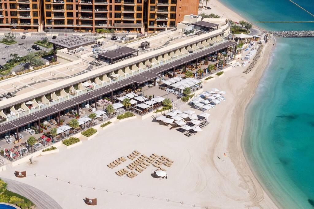 Apartment Sea Facing Large Beachfront Palm Jumeirah Dubai