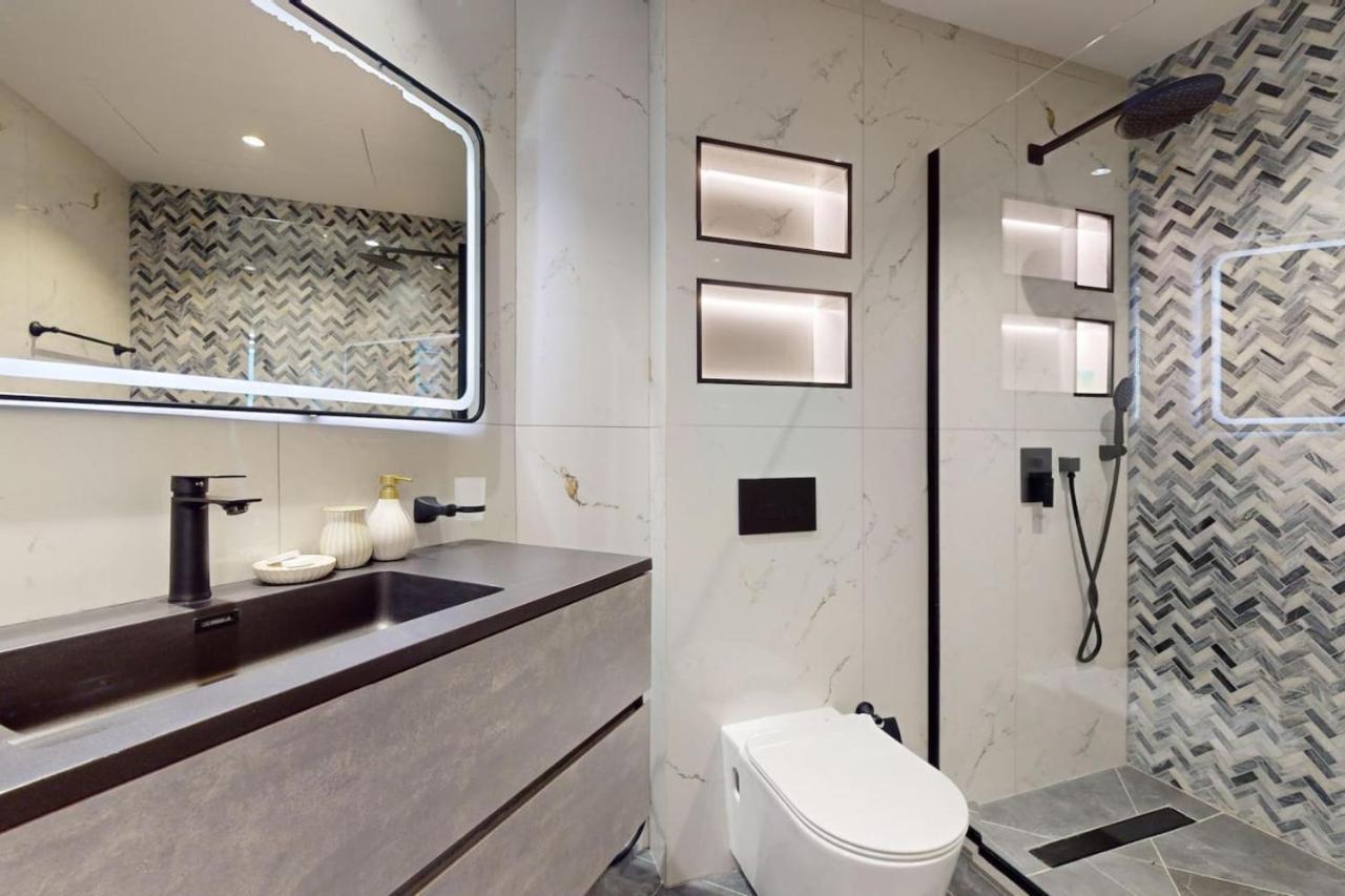 Apartment Torch Tower - Glamorous Two Bedroom Dubai