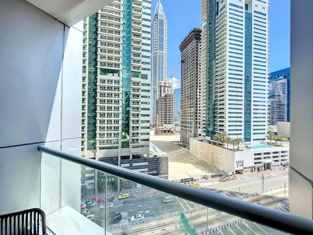 Torch Tower - Glamorous Two Bedroom Dubai