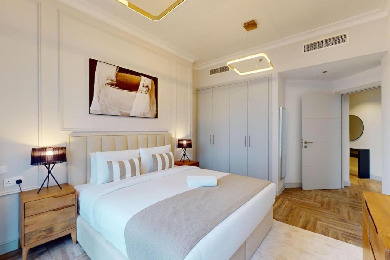 Torch Tower - Glamorous Two Bedroom