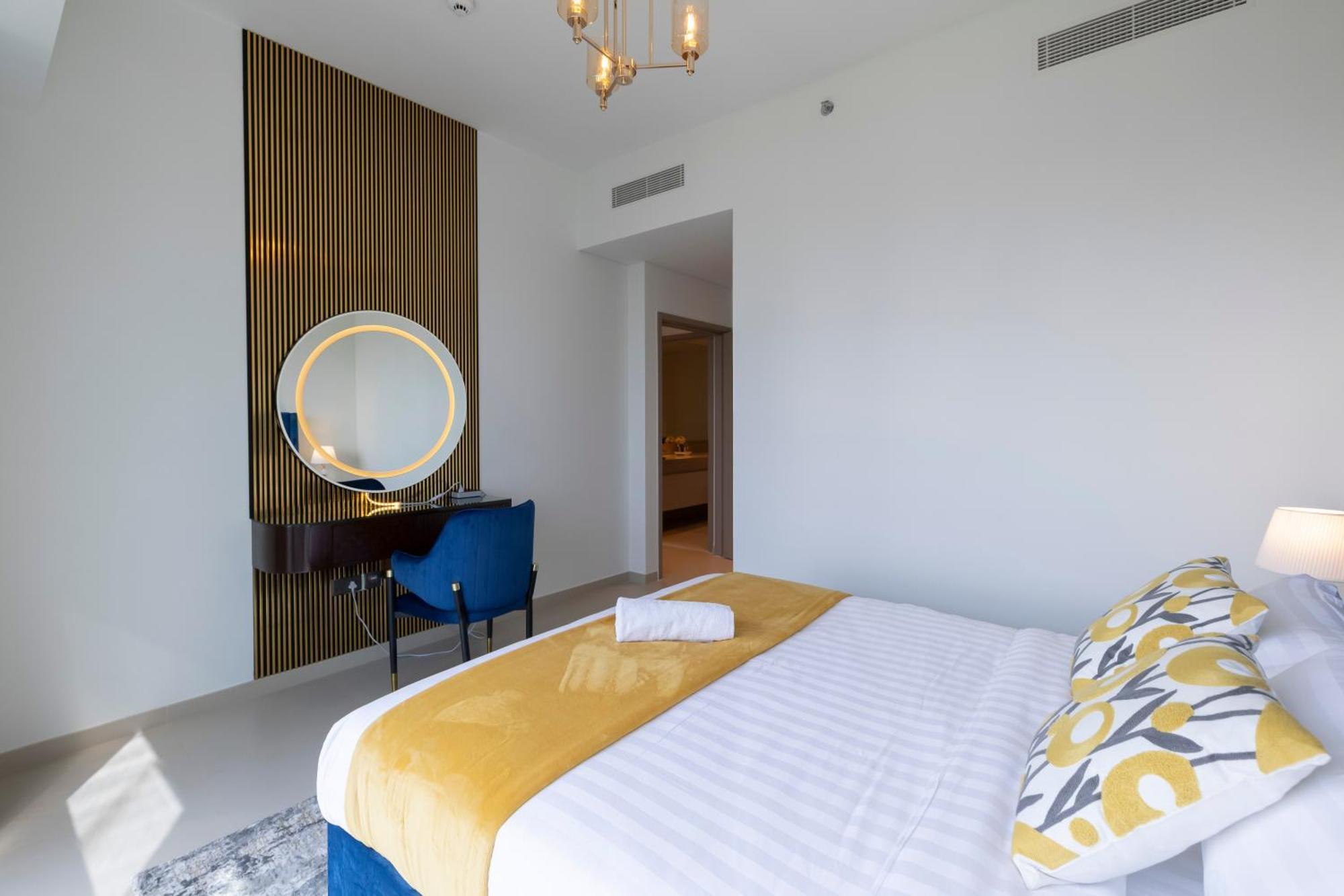 Luxury 2-br Apt With Burj View Dubai