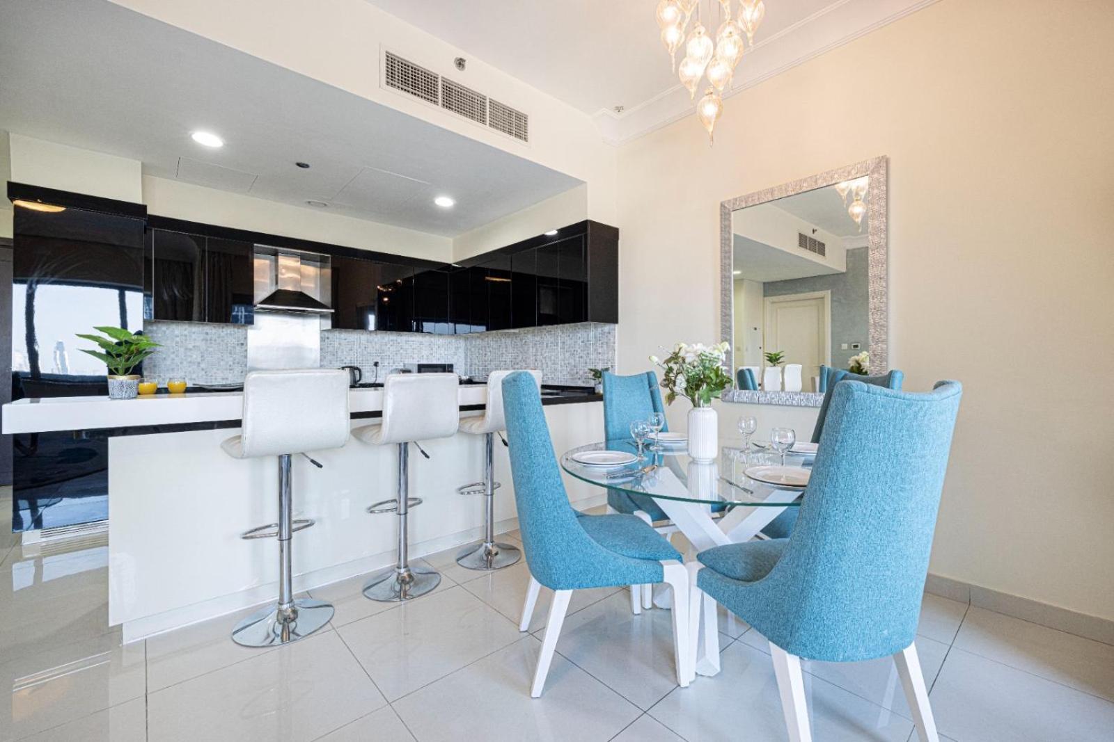 1 Minute Walk To Mall, 2 Bedroom Luxe In Elite Building With Pool And Gym *