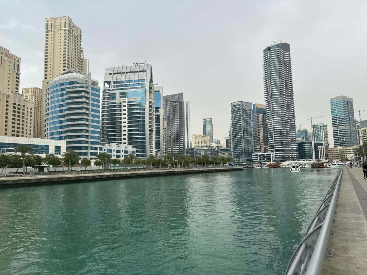 Success Luxury - 5 Min Away Marina Corniche - Free Housekeeping Provided Everyday-24-7 Staff Available For Services Apartment