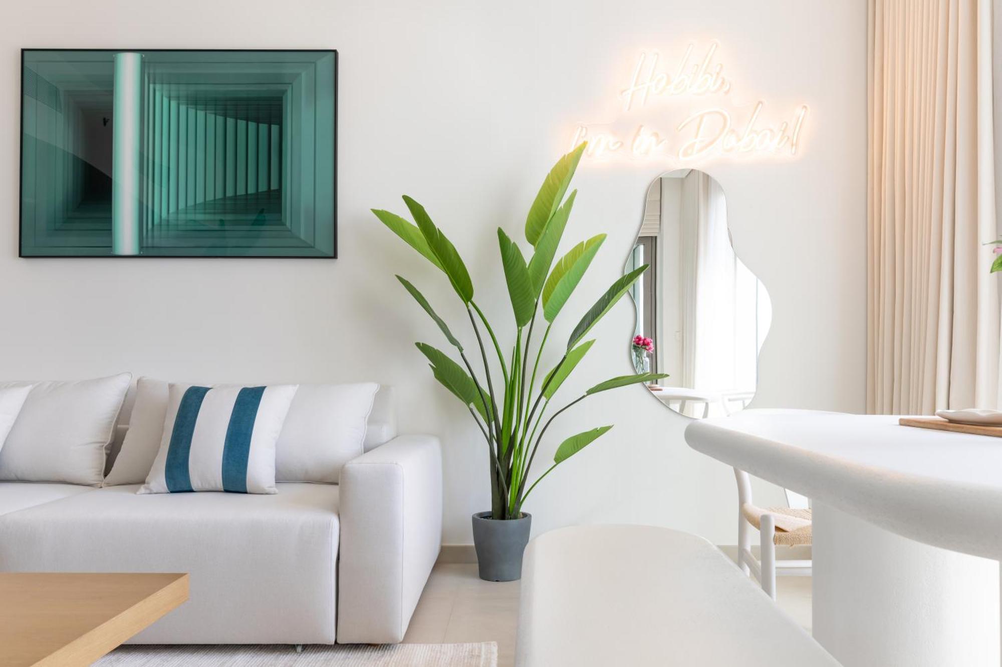 Stunning 2 Bedroom With Burj Views In Walking Distance To Mall *