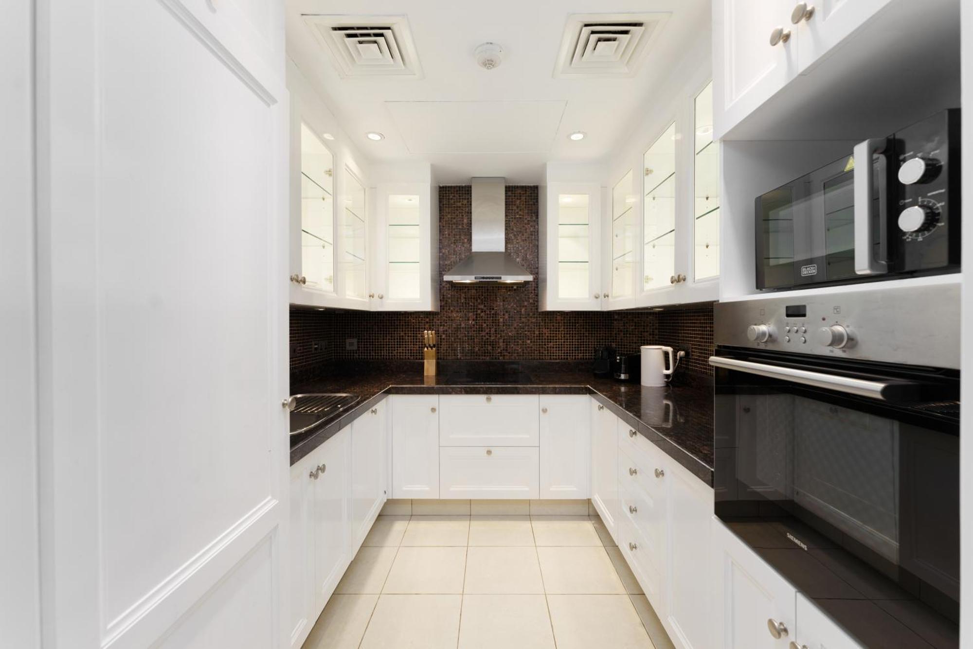 Apartment Living Chic 1 Bedroom *