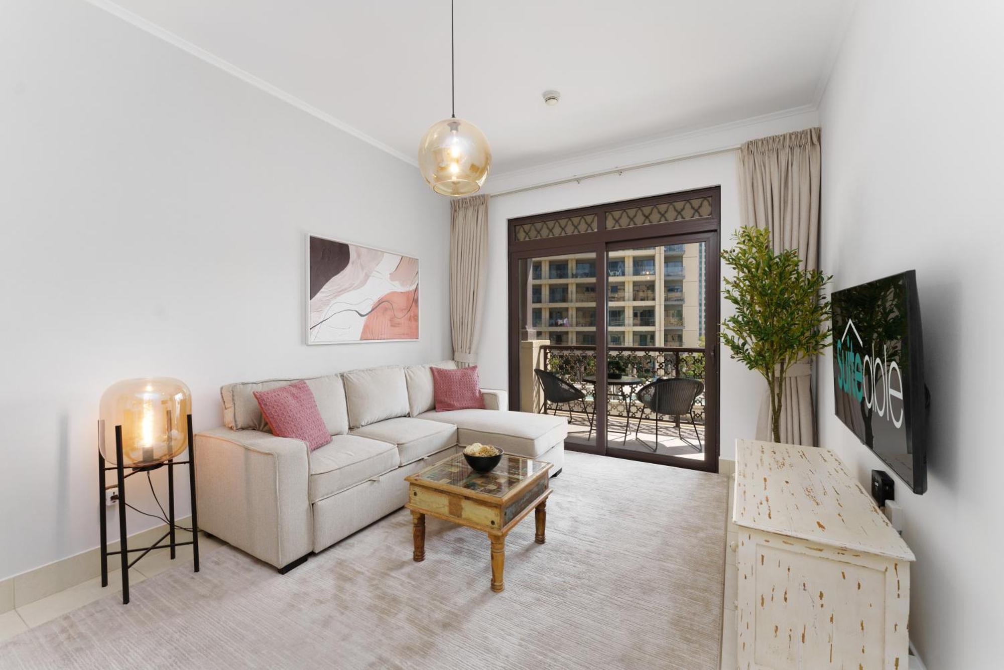 Apartment Living Chic 1 Bedroom *