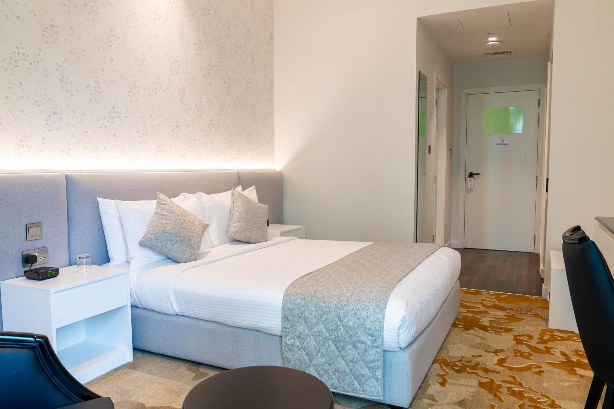 Estay Hotel 3*