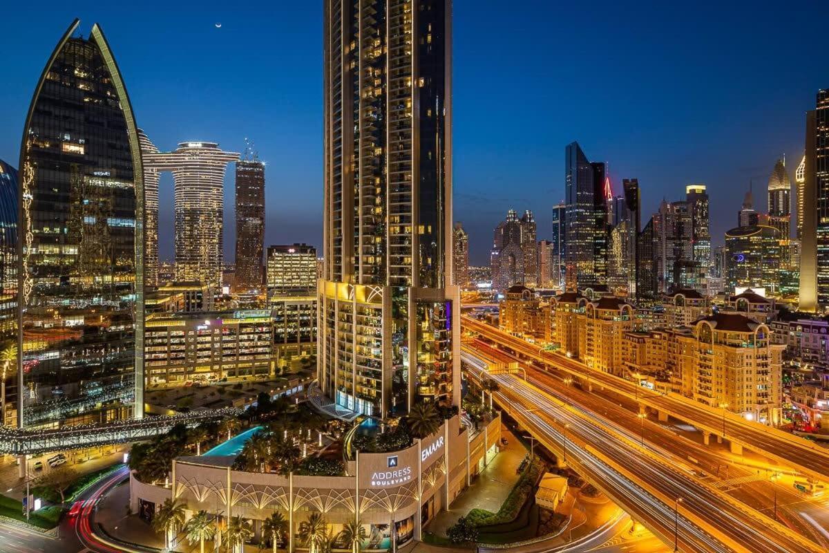 Frank Porter - Emaar Residences Fashion Avenue Apartment *