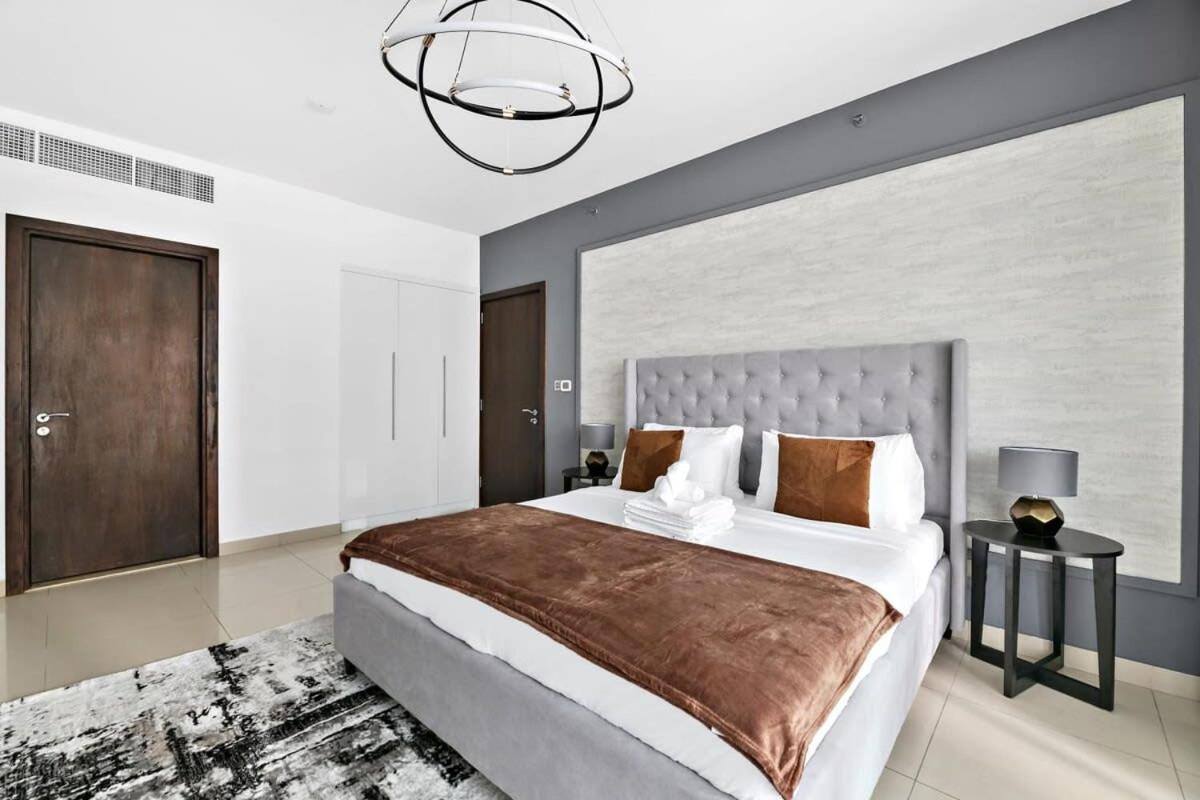Silkhaus Ideal For Big Family, 5bdr With Private Roof Top Dubai