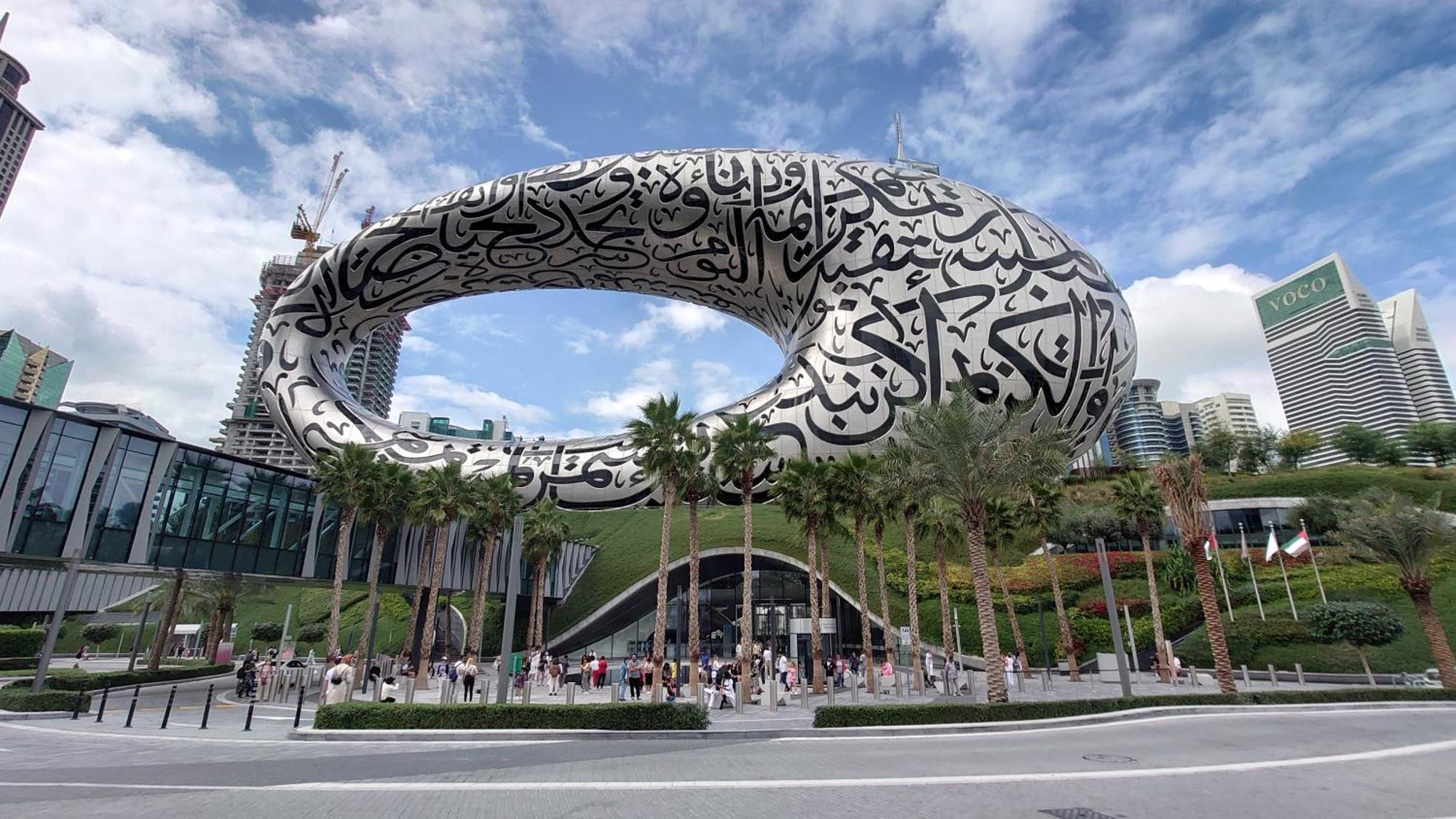 White Moon Men's Dubai