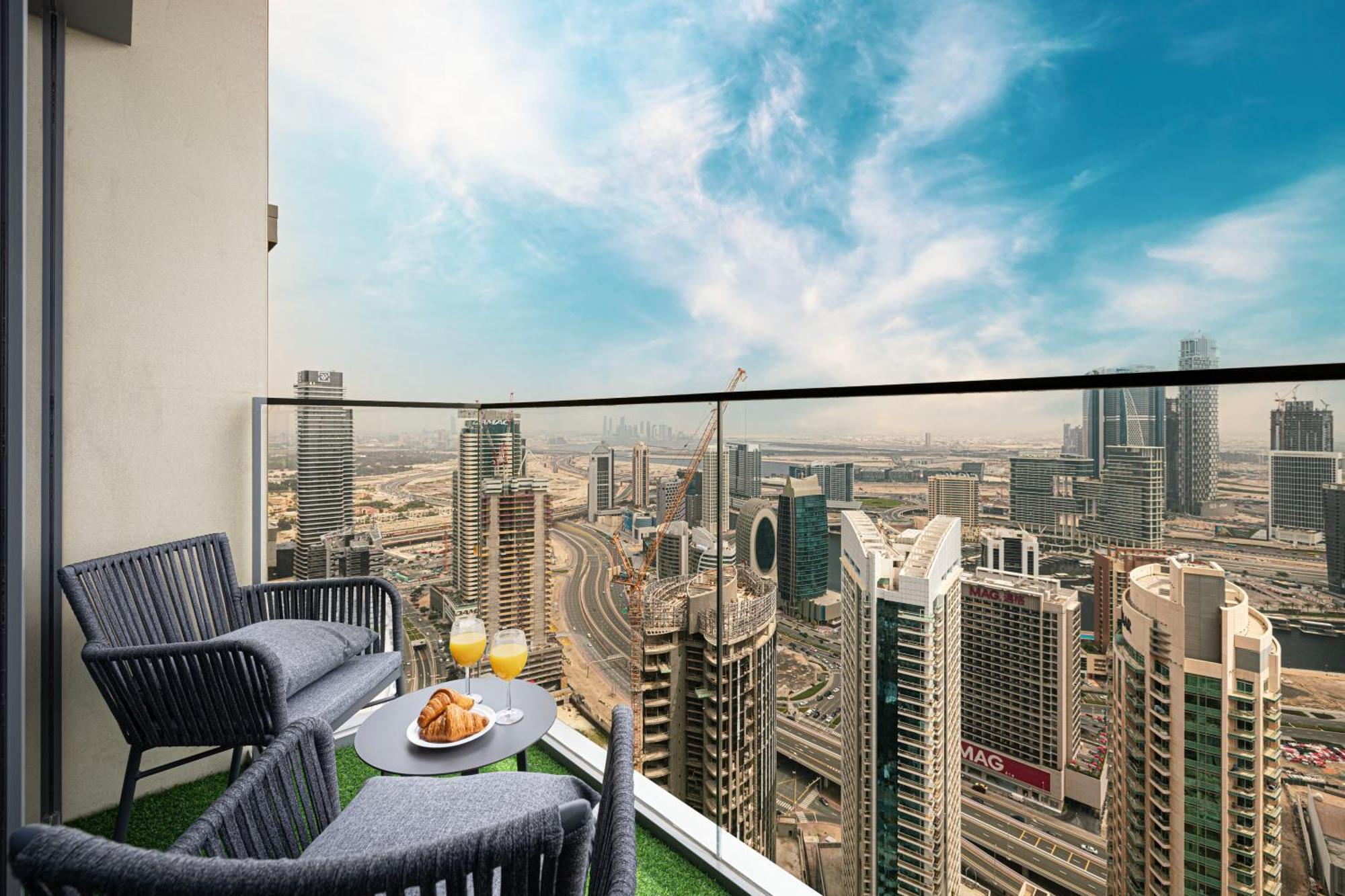 Smartstay At Burj Royale - Full Burj Khalifa View - Brand New Luxury Apartment *