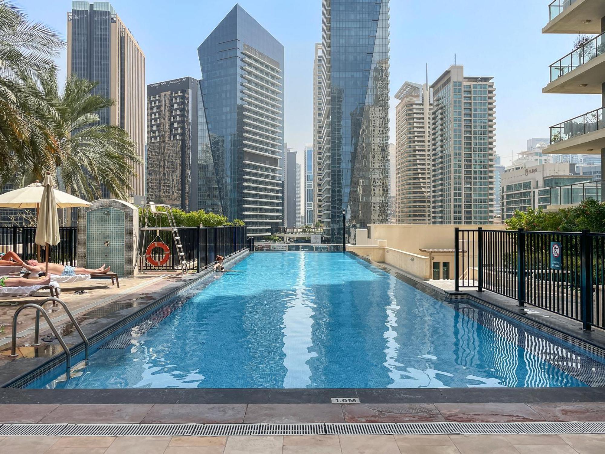 Modern Lush Getaway In Marina * Dubai