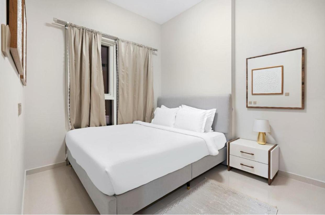 Phineek Vacation Luxury One Bedroom In Damac Hills 2 Apartment