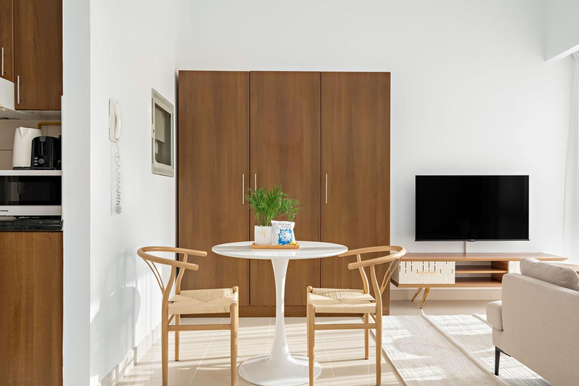 Silkhaus Luxury In Residential Neighborhood