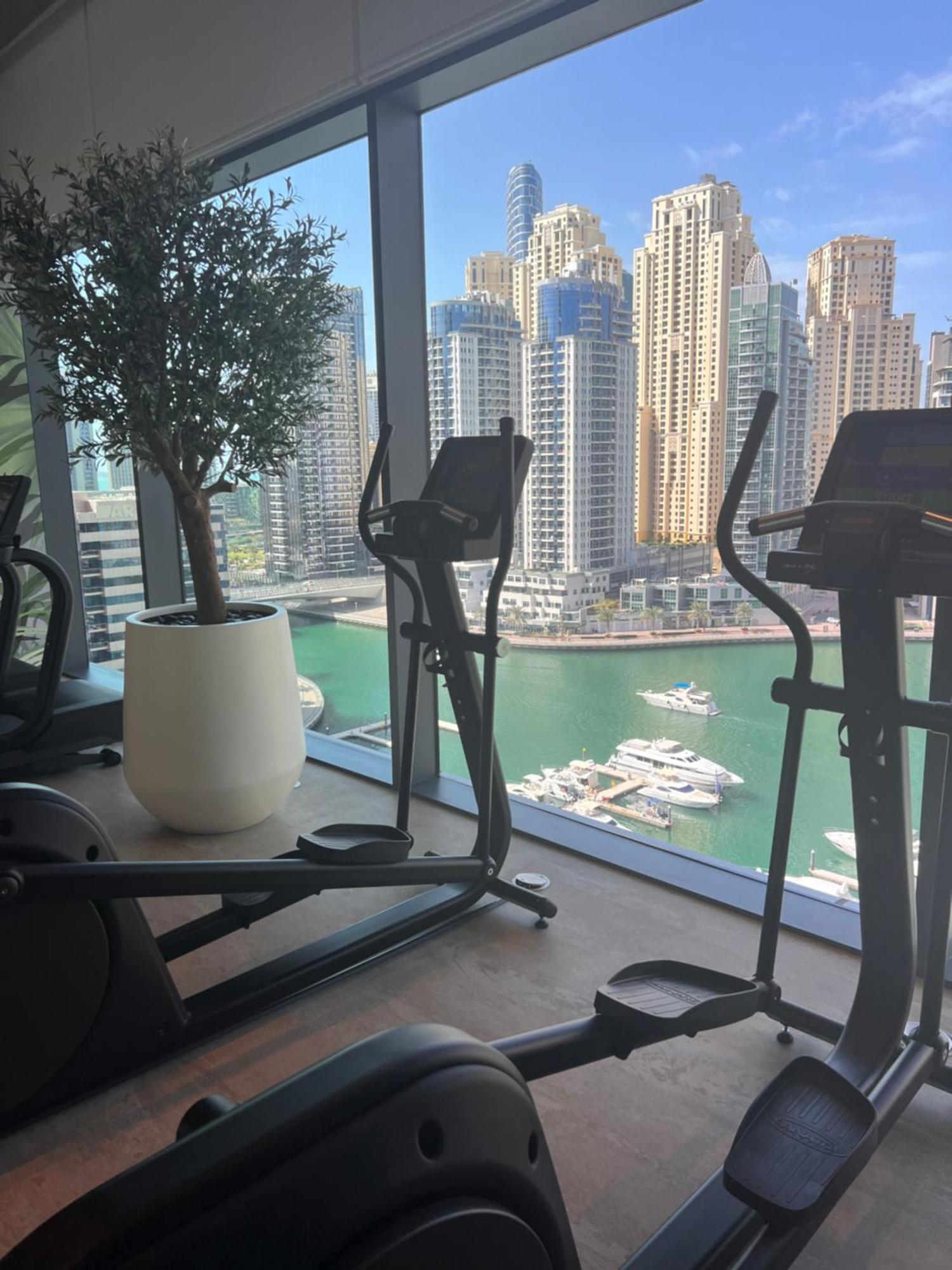 Apartment Luxe Nautical Style 2 Bd In Vida Yacht Club *