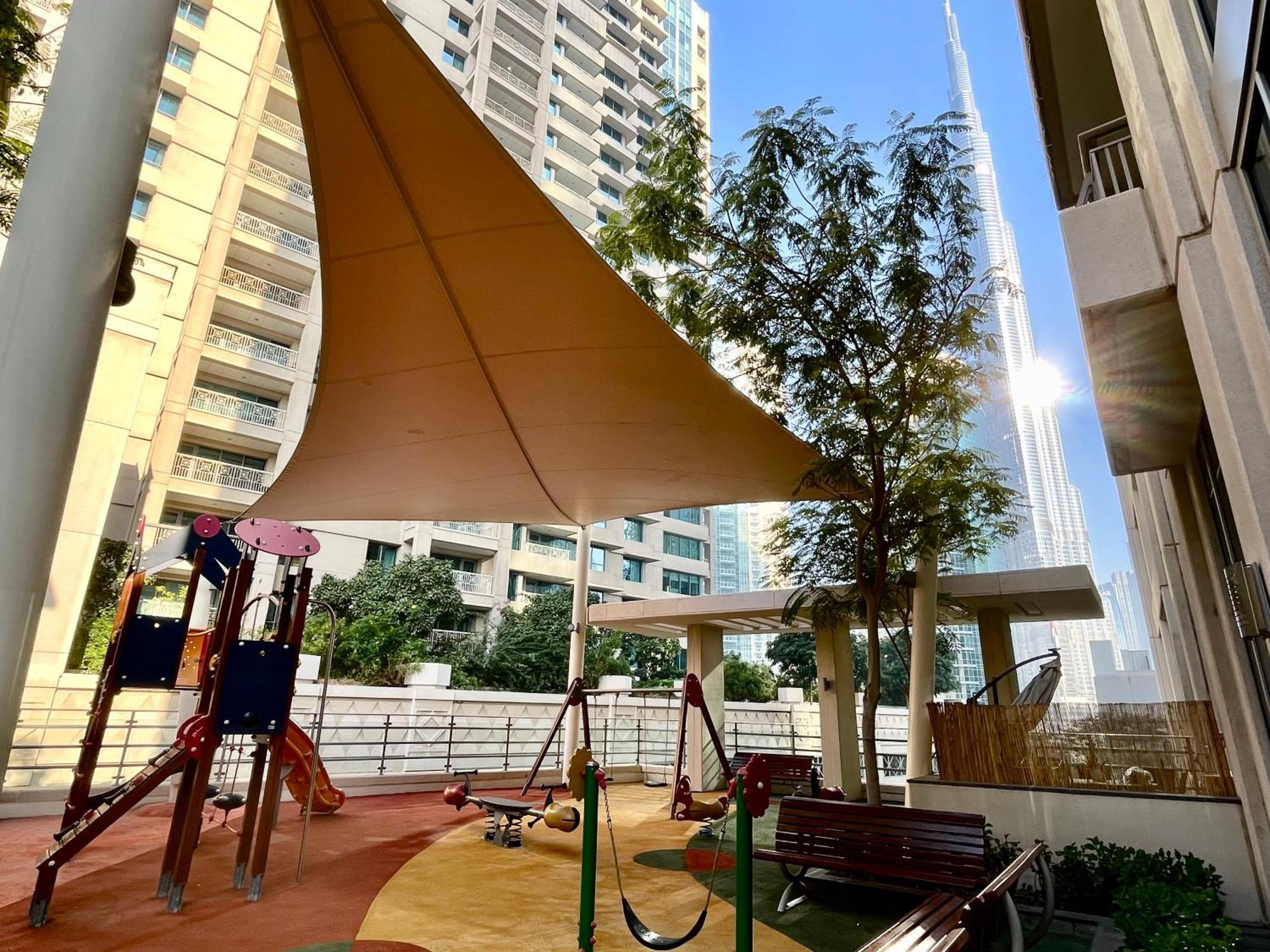 Cosy & Spacious 2 Bedroom L Magical Boulevard View L By Burj & Mall I Pool I Gym I Family Friendly Dubai