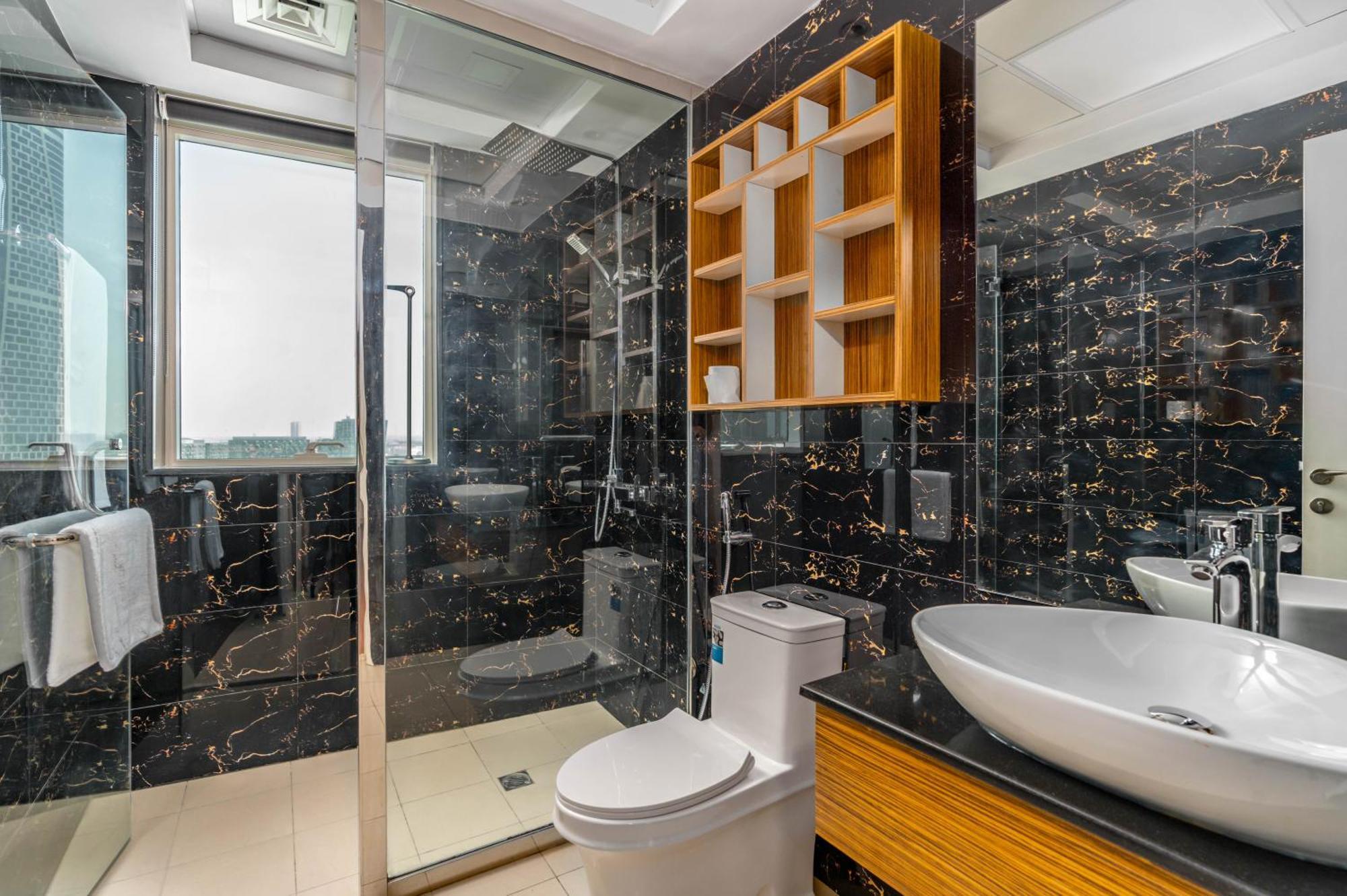 Rbc Tower Apartment