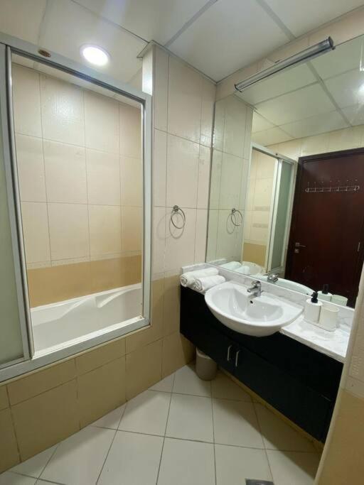 Elite Luxury - Spacious 2br Apt 1517 Sqft In Marina Both Bedroom Ensuite Walking To Metro Restaurants Beach Mall Marina Walk Dubai