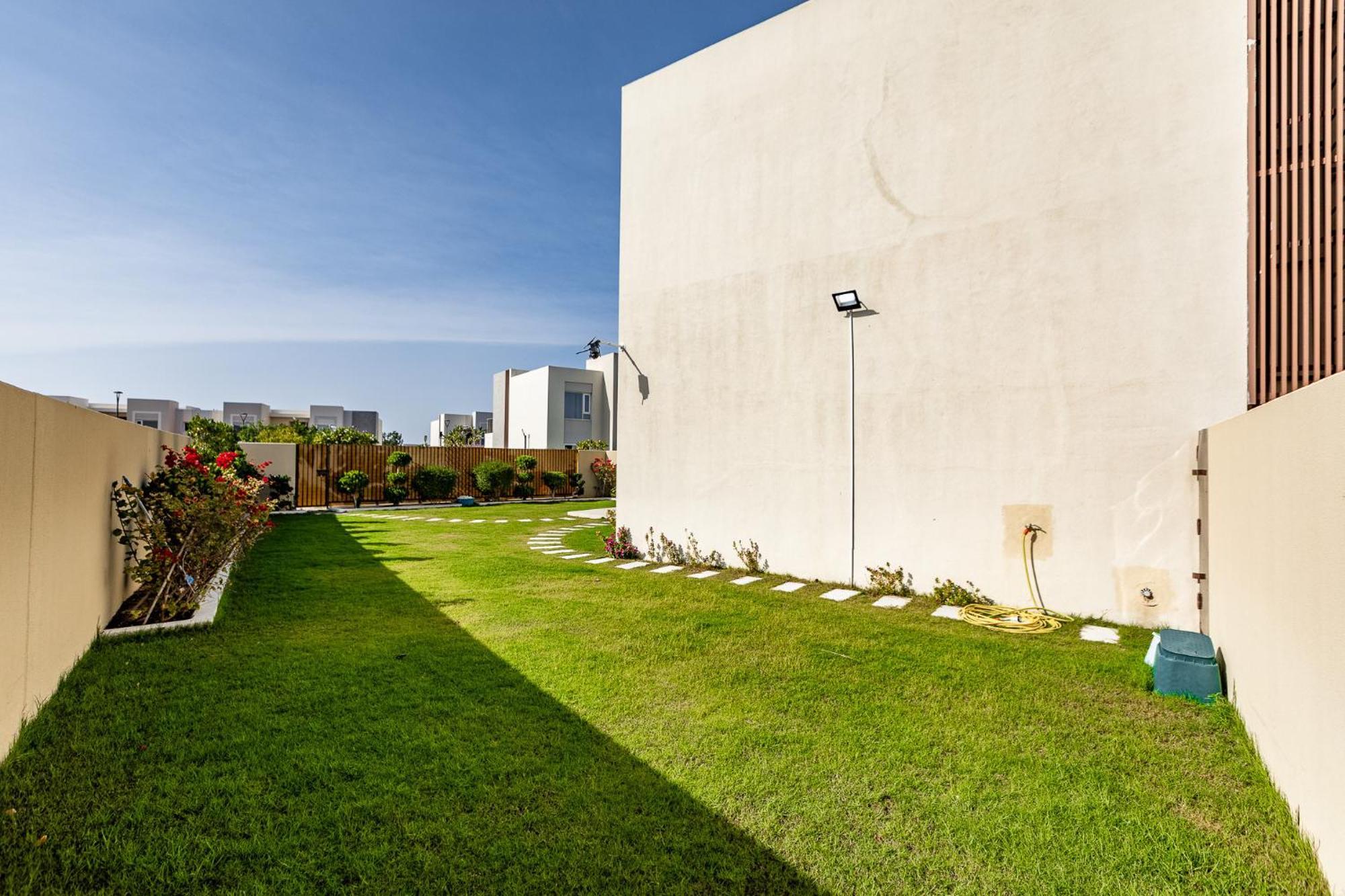 Holiday home Urbana Iii Stacked House -dubai South *
