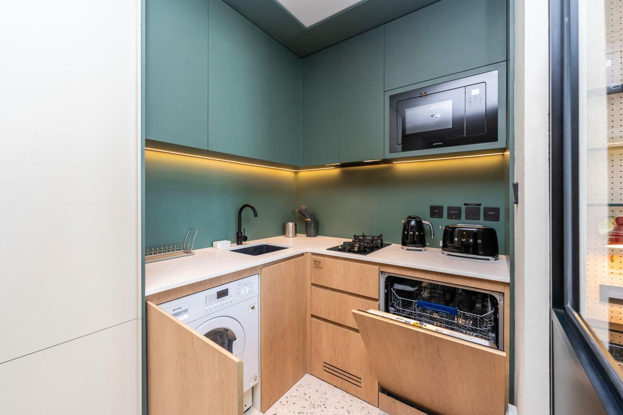 Fam Living - Upside Living - Wfh Friendly-business Bay Apartment *