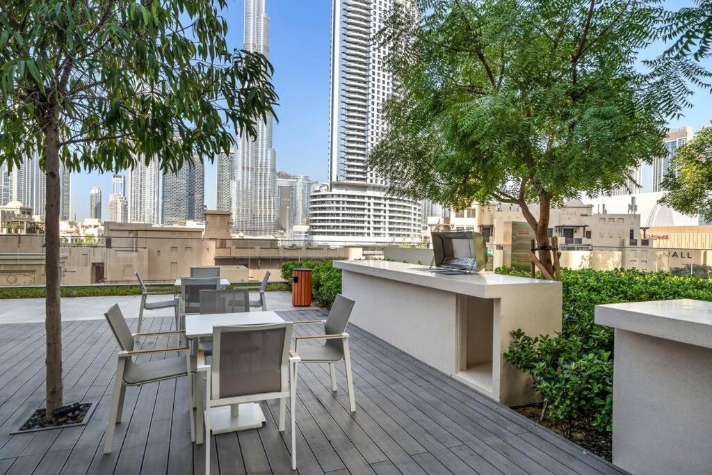 **panoramic Views Of Burj Khalifa And Fountain** Apartment