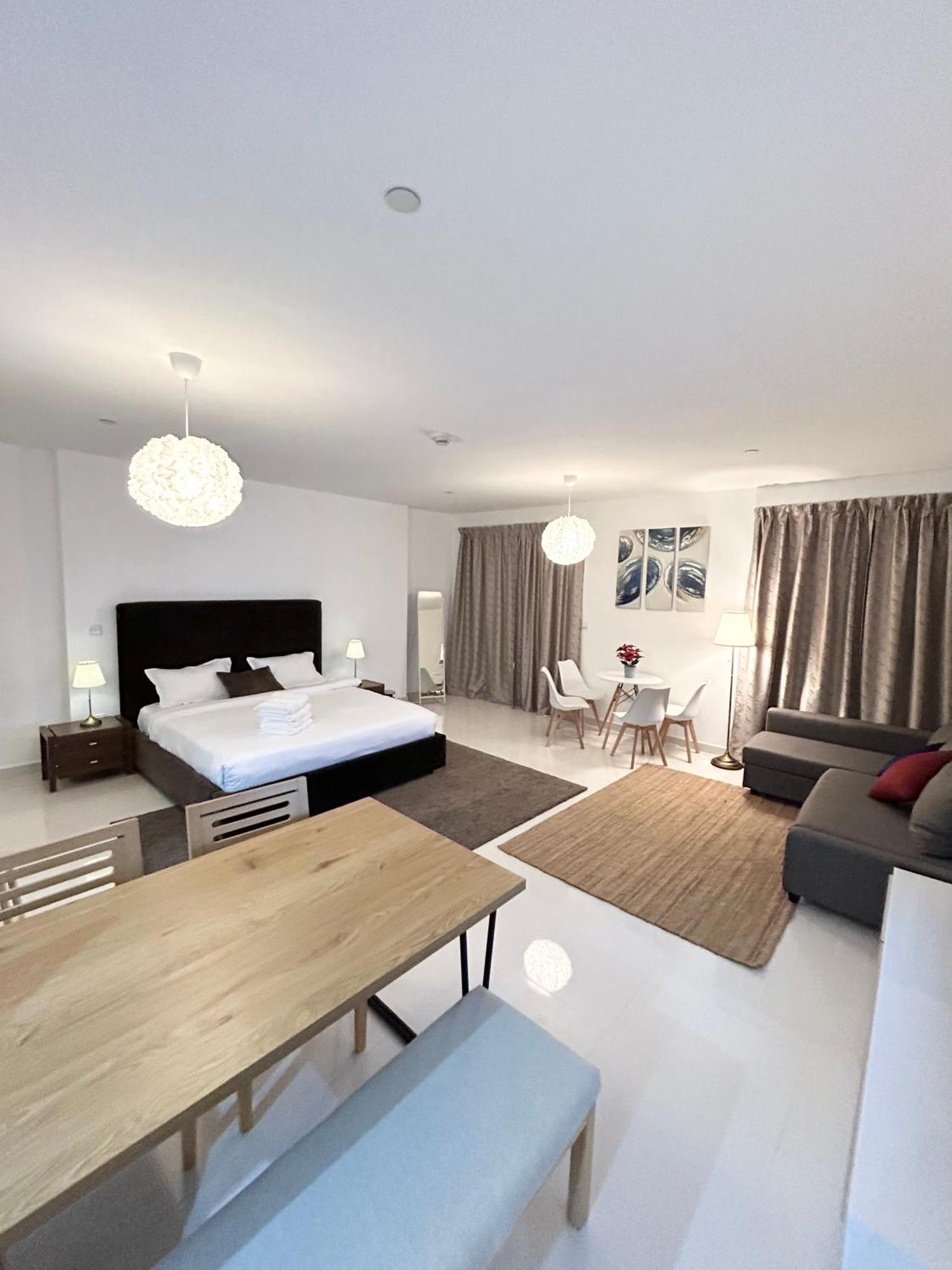 Seaside Spacious With Vibrant Vibes In Jbr By Sweet Homes Apartment *