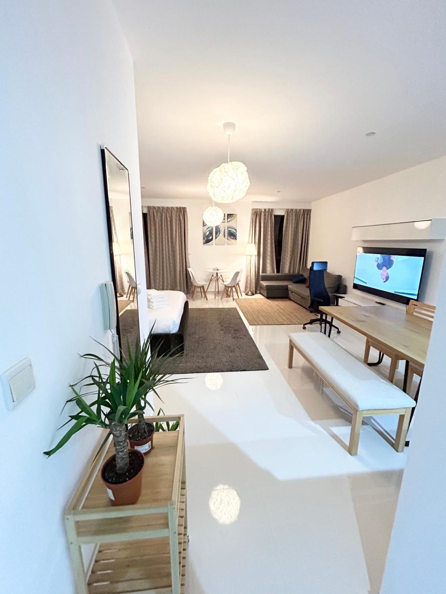 Seaside Spacious With Vibrant Vibes In Jbr By Sweet Homes Dubai