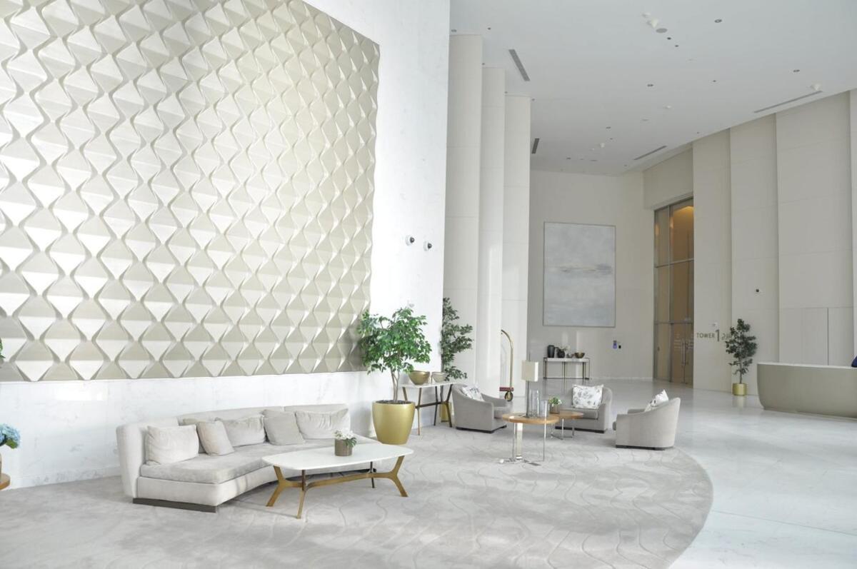 Frank Porter - Burj Vista Apartment Dubai