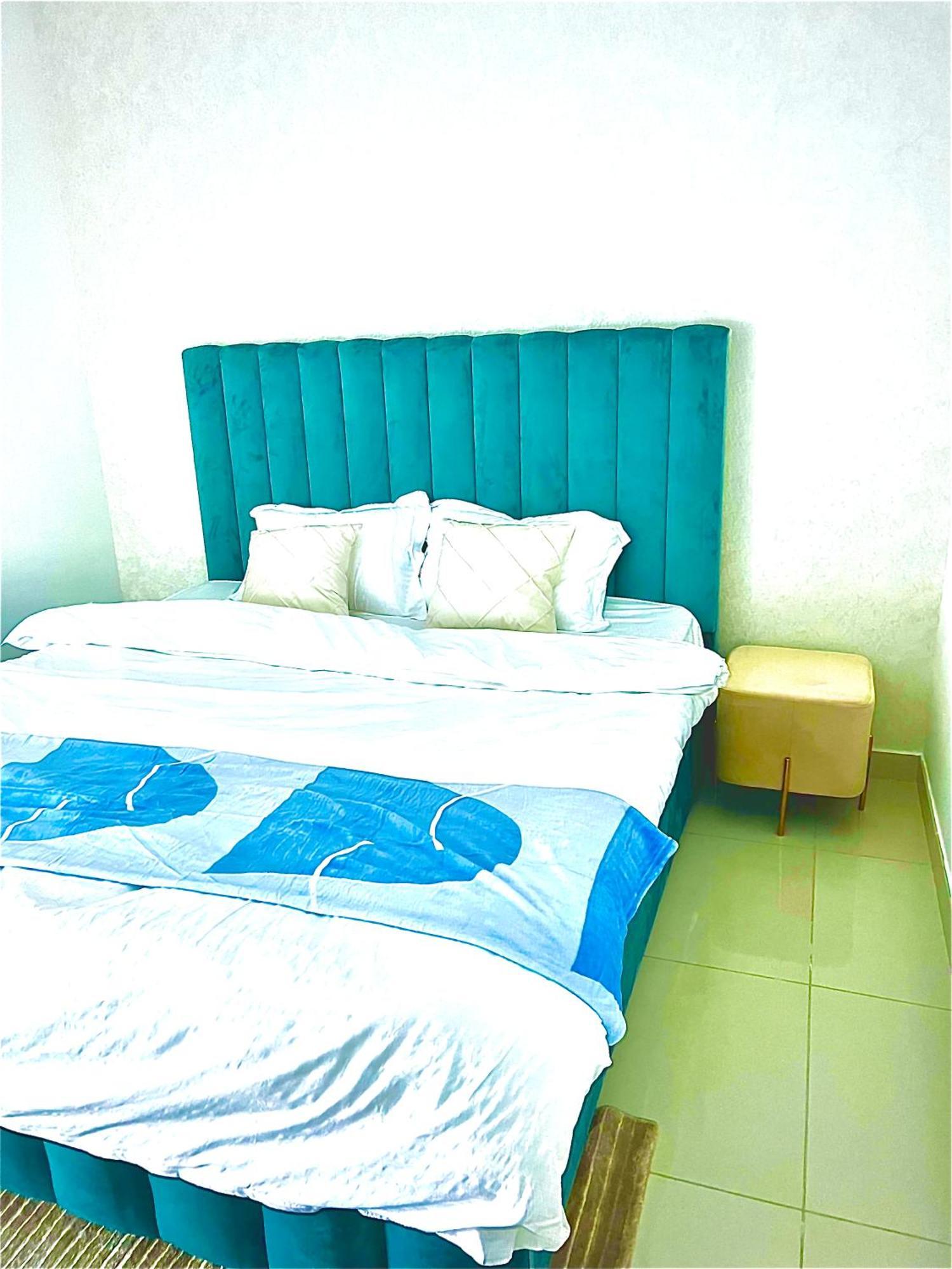 Apartment Elegant King Bed Brand New 1 Bhk Marina Bay