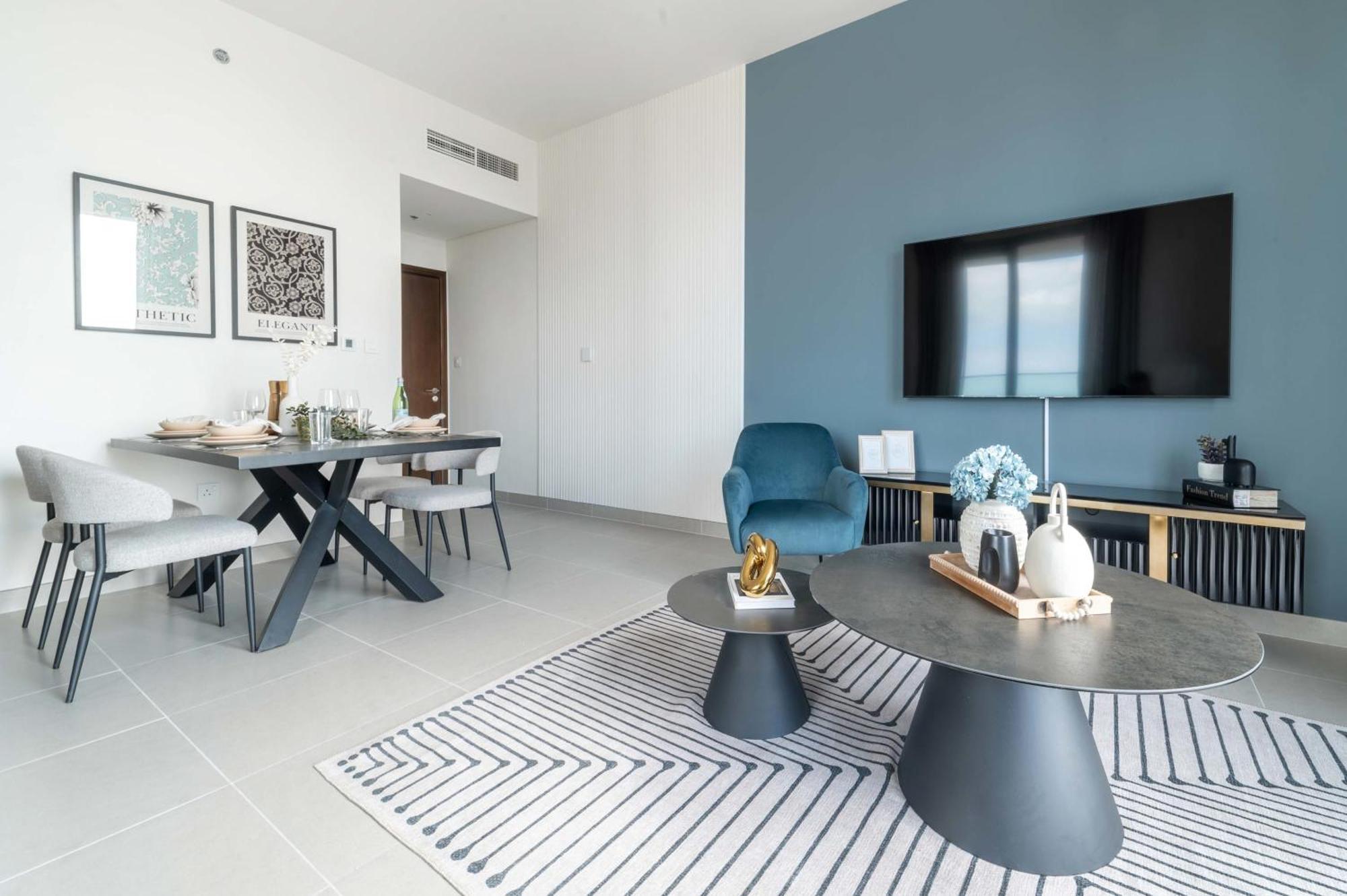 Frank Porter - Tower 1 Apartment Dubai