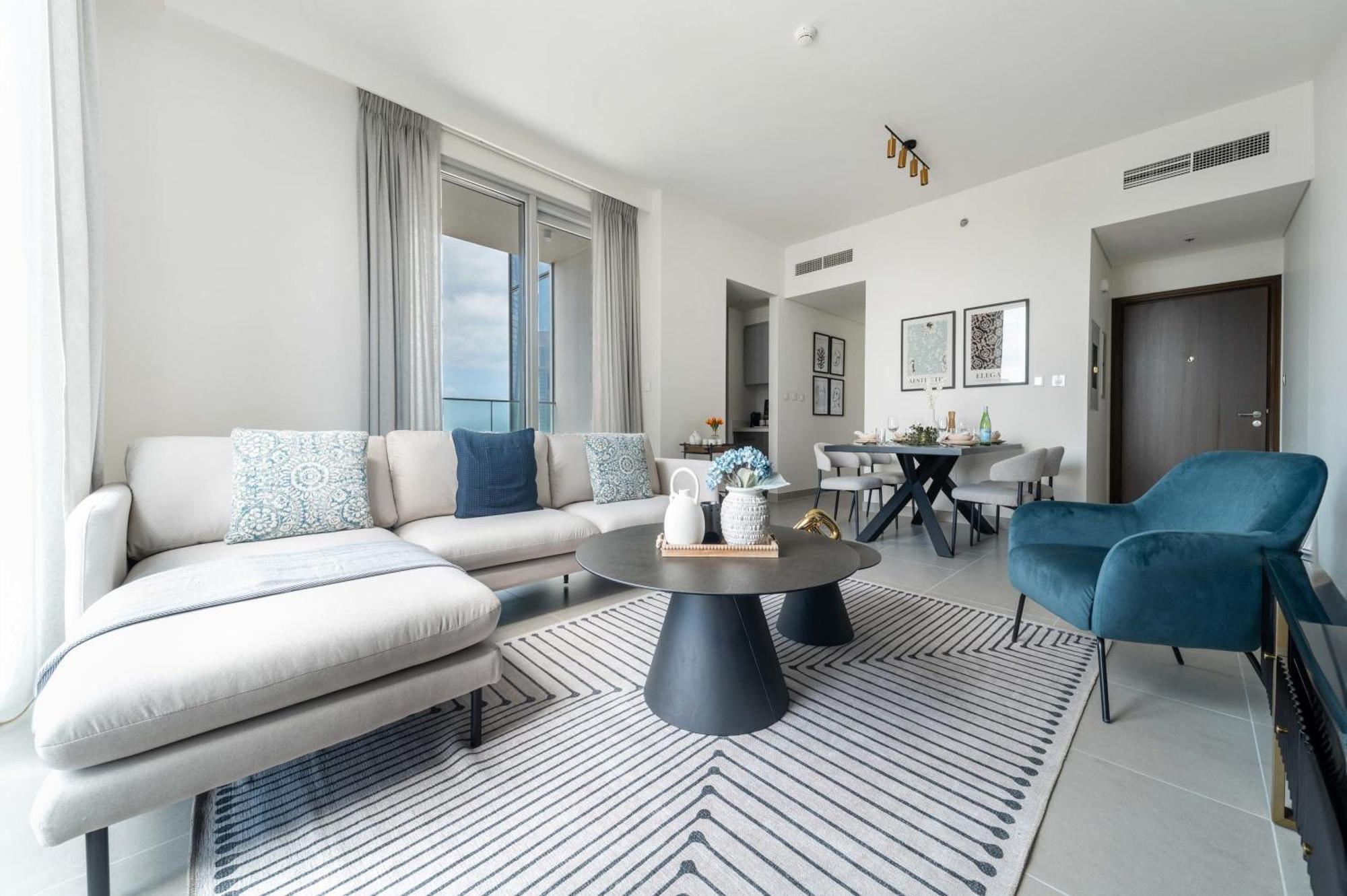 Frank Porter - Tower 1 Apartment