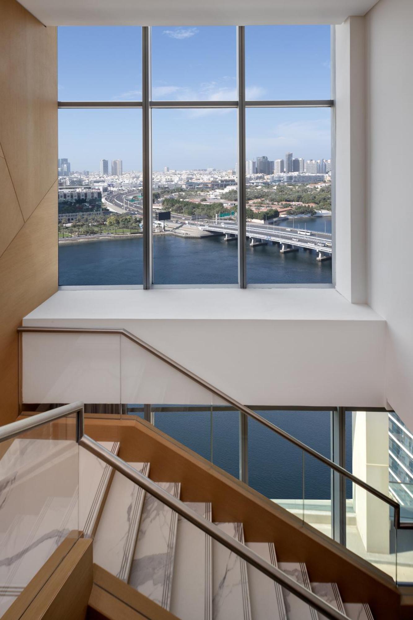 Hilton Creek & Residences 5* Dubai