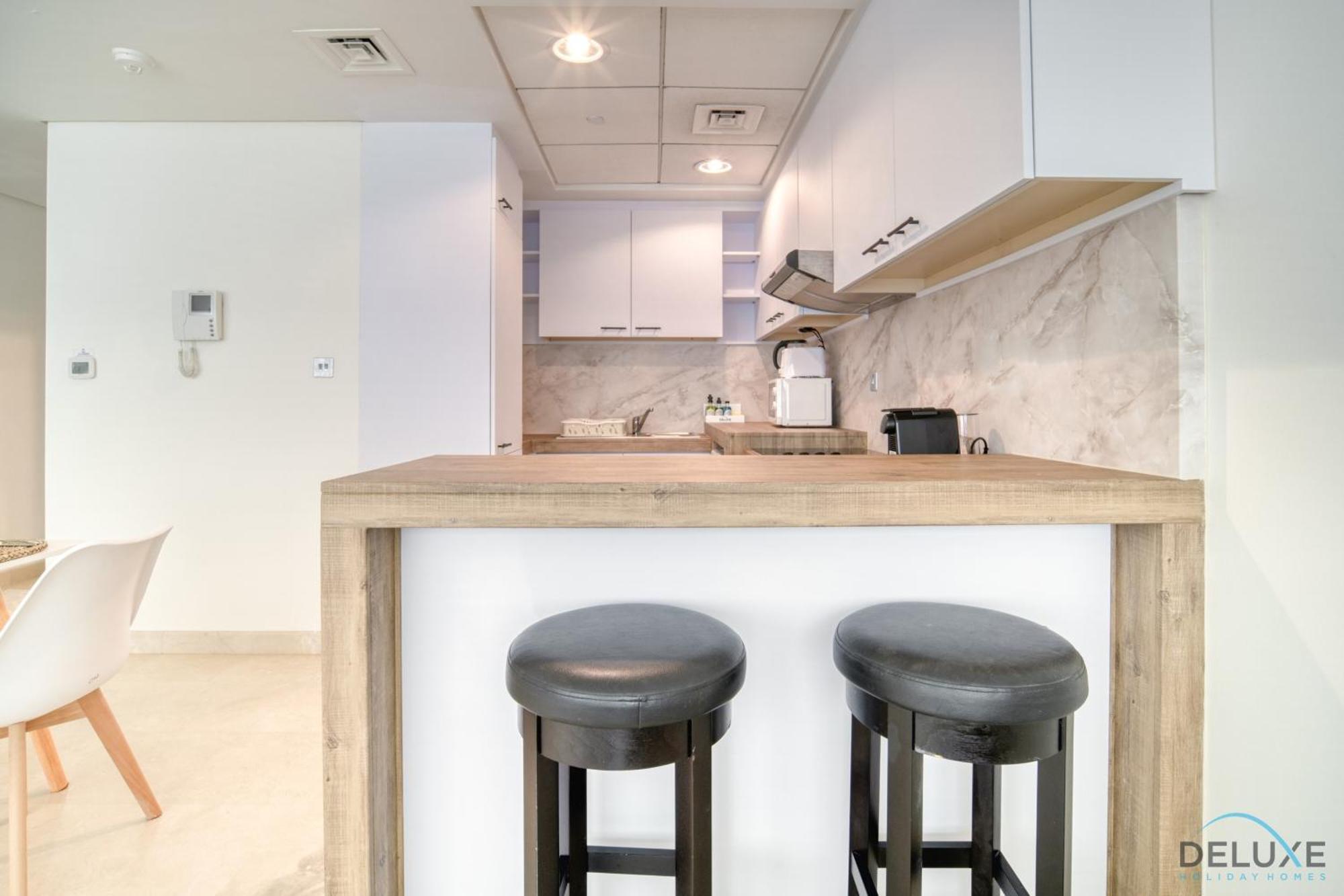 Special Offer Stylish 1br With Scenic Views & Pool By Deluxe Homes * Dubai