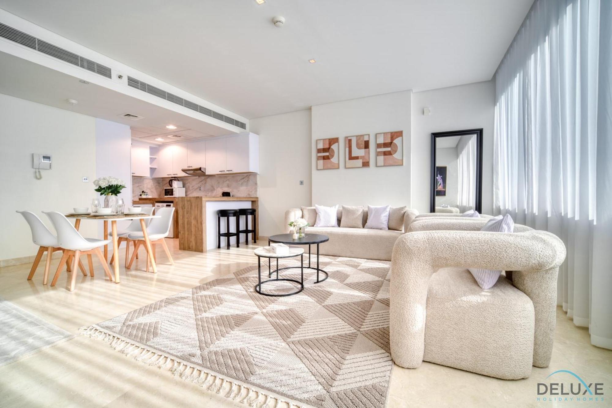 Special Offer Stylish 1br With Scenic Views & Pool By Deluxe Homes Apartment