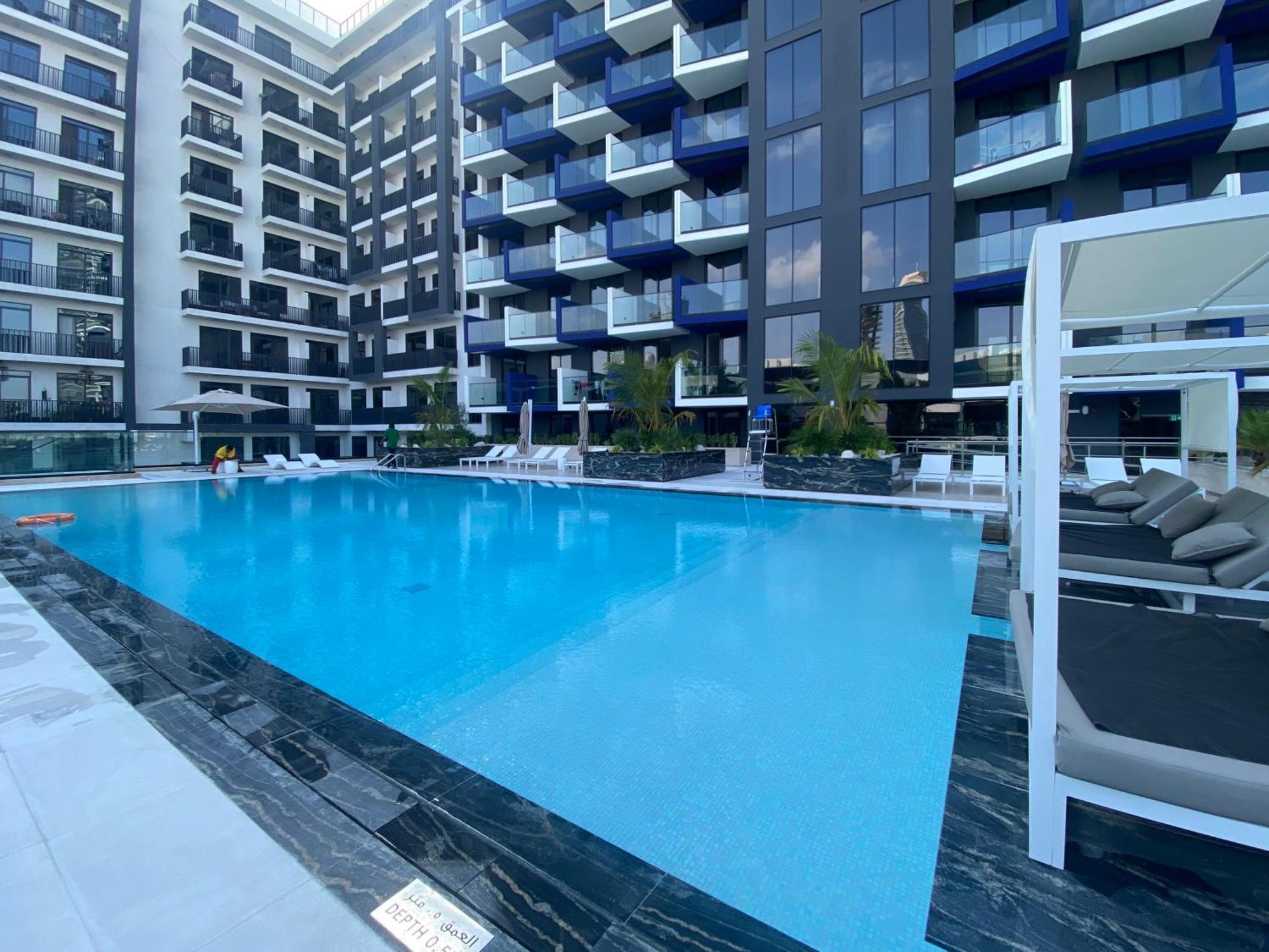 Spacious Balcony, King Bed, Pool At Jvc * Dubai