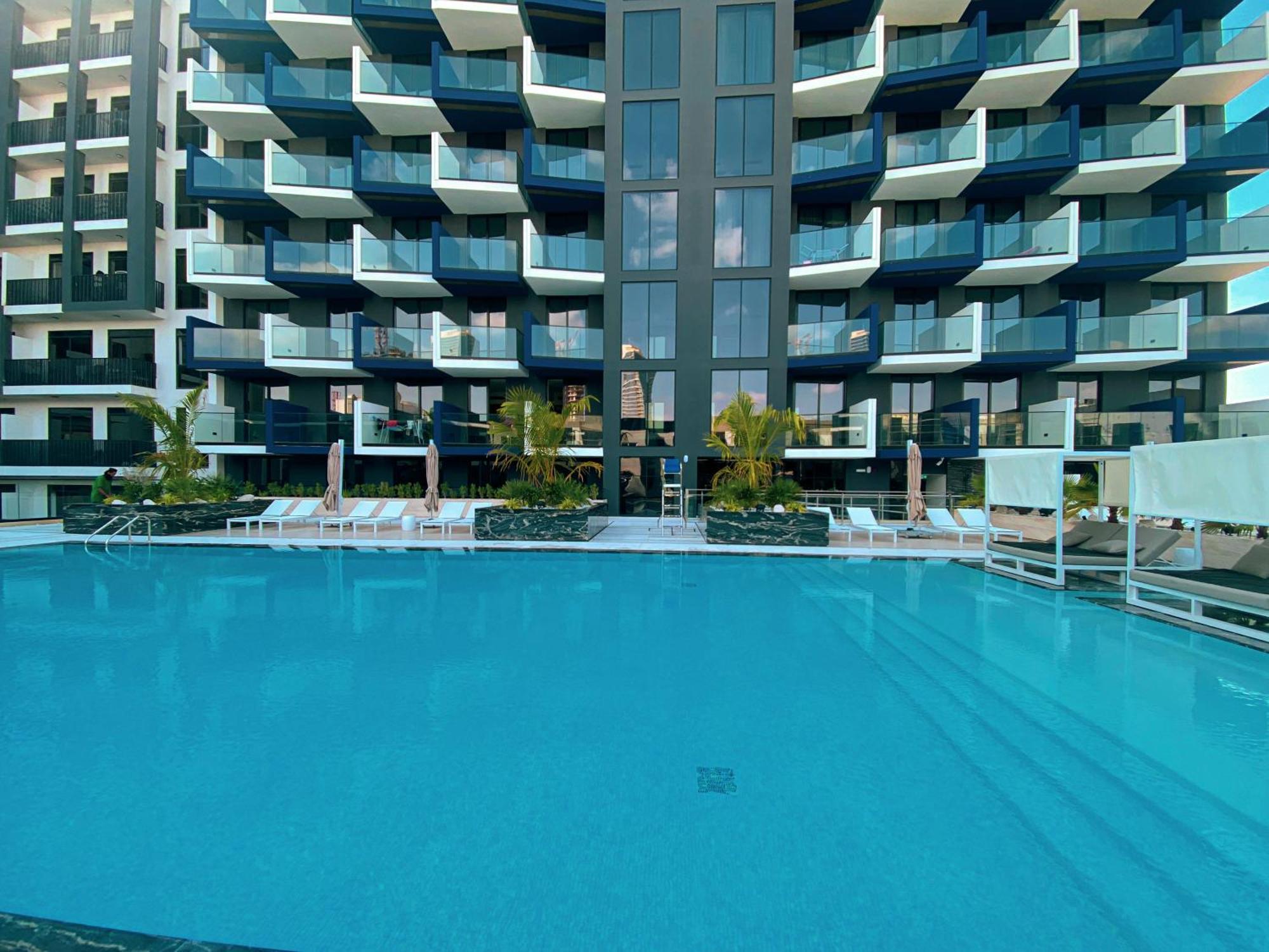 Spacious Balcony, King Bed, Pool At Jvc Apartment Dubai