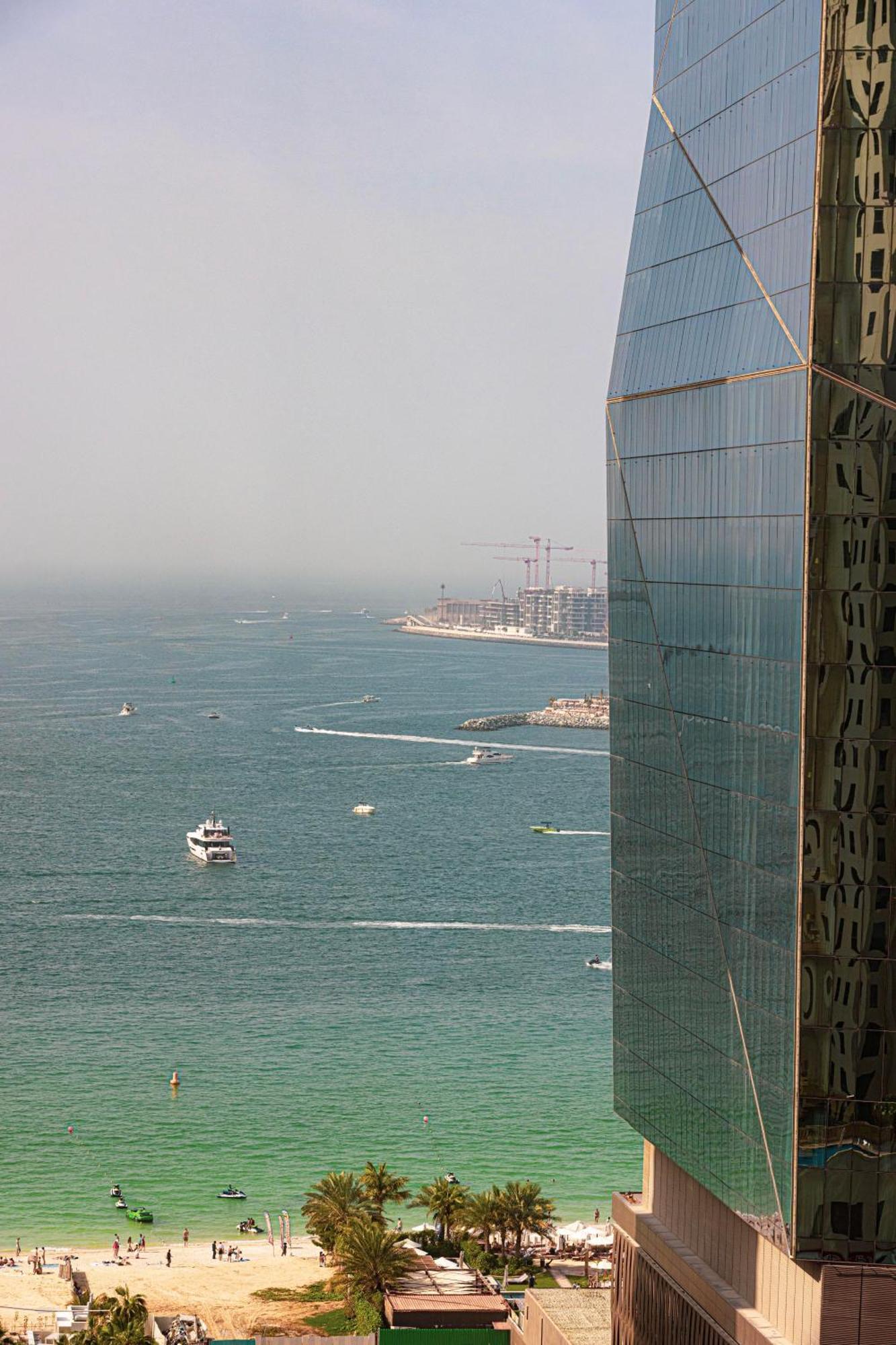 Salt Of The Ocean In Jbr By Lagom Apartment