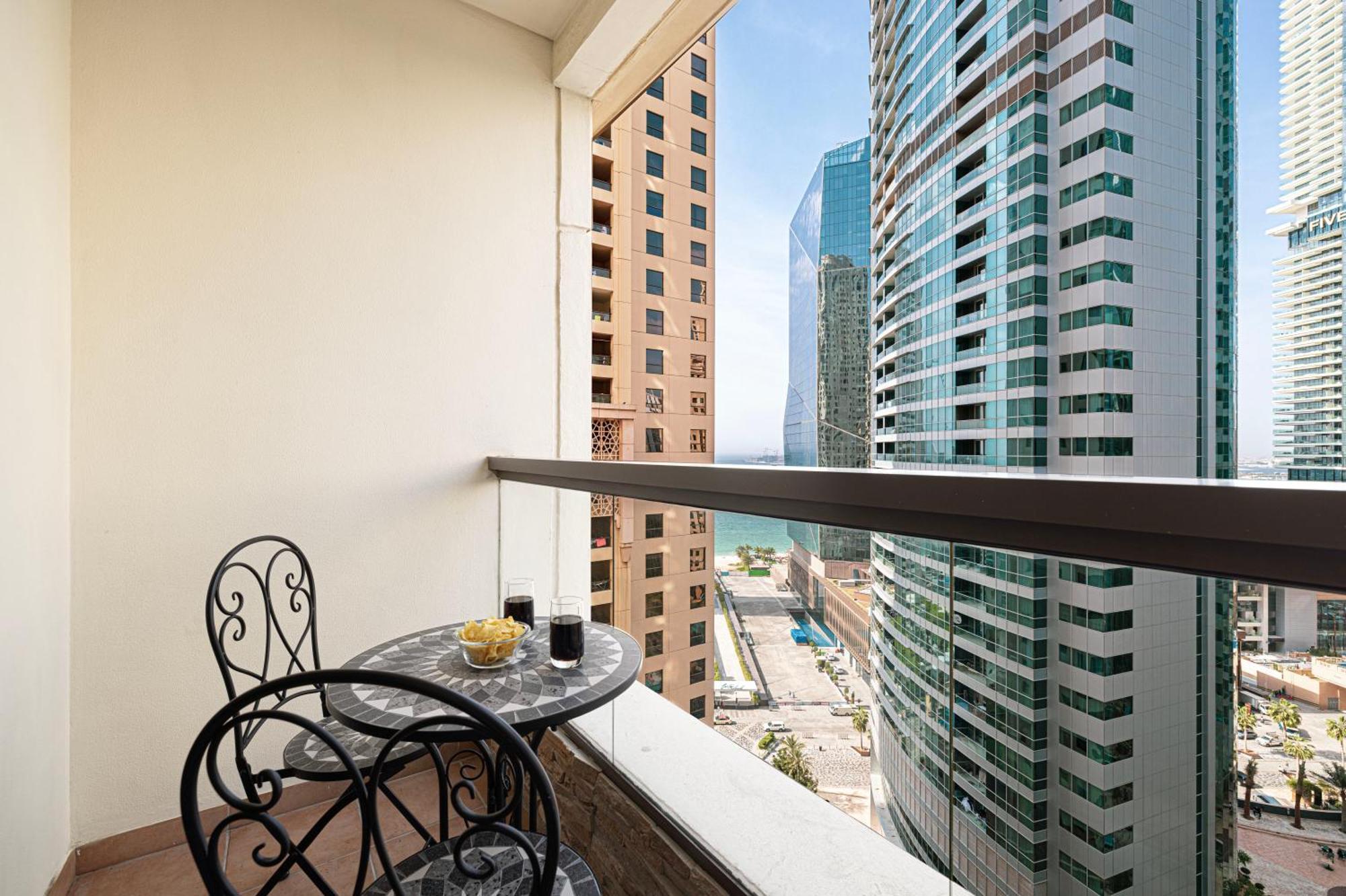 Salt Of The Ocean In Jbr By Lagom Apartment *