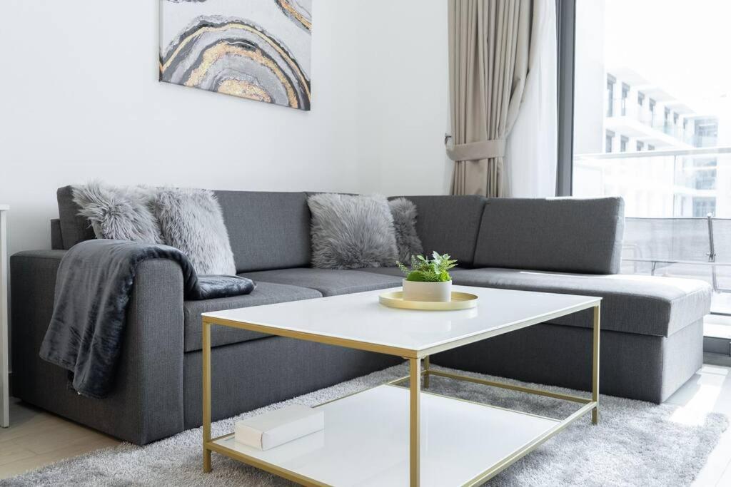 Apartment New Listing * Brand New Building * Czechin *