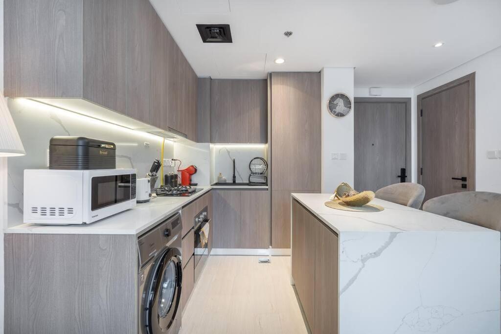 Brand New Listing & & Czechin Apartment Dubai