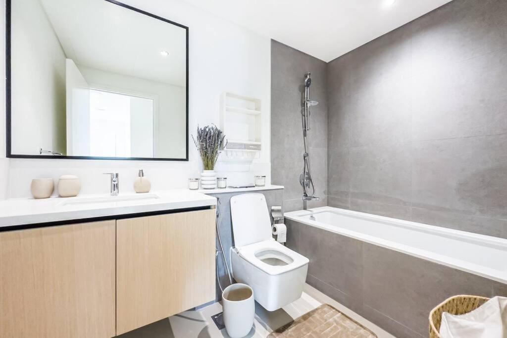 Stylish 2 Bedrooms Across Opera Apartment Dubai