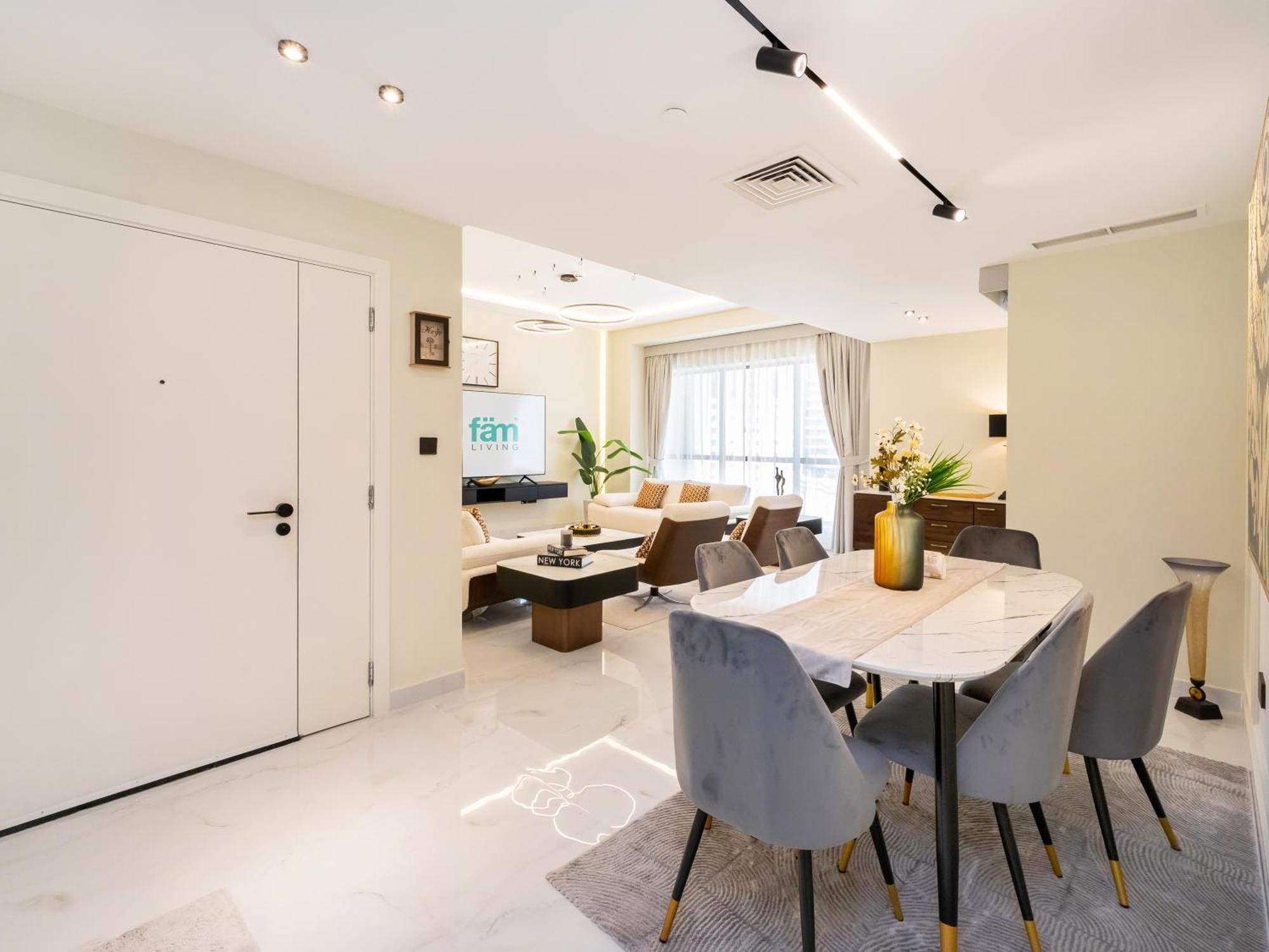 Fam Living - Stunning 2 Bedroom In Jbr Apartment *