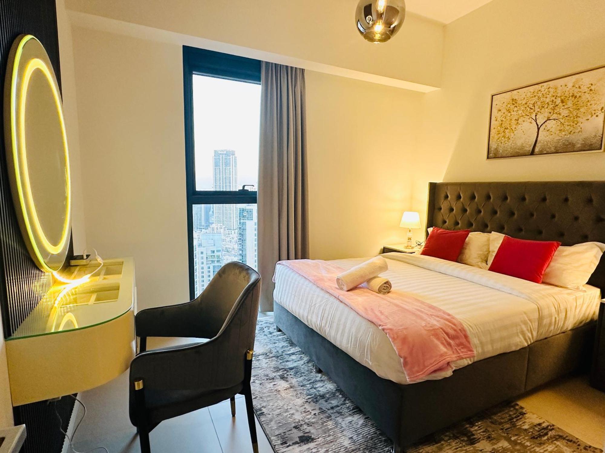 Luxury 2-br Apt With Burj View *