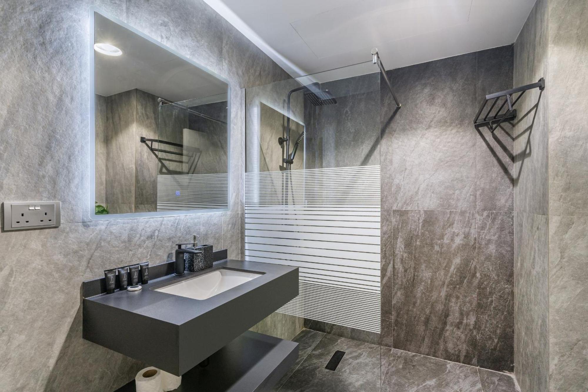 Apartment Spacious 1br In The Iconic Torch Tower, Marina - Allsopp&allsopp *